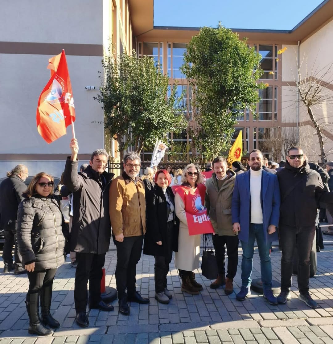 İL MİLLİ EĞİTİM MÜDÜRLÜĞÜ ÖNÜNDEKİ BASIN AÇIKLAMAMIZ